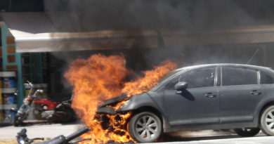 Conmoción por incendio de un auto en zona céntrica