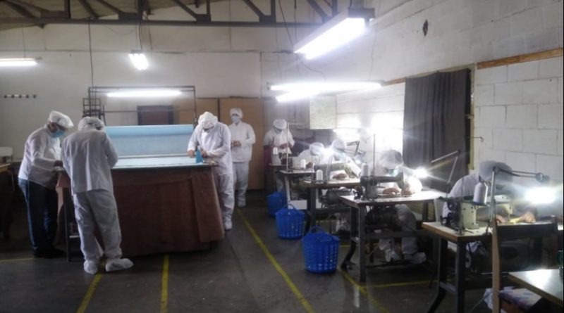 Los internos de las cárceles bonaerenses elaboraron 19.000 barbijos y 500 kits sanitarios