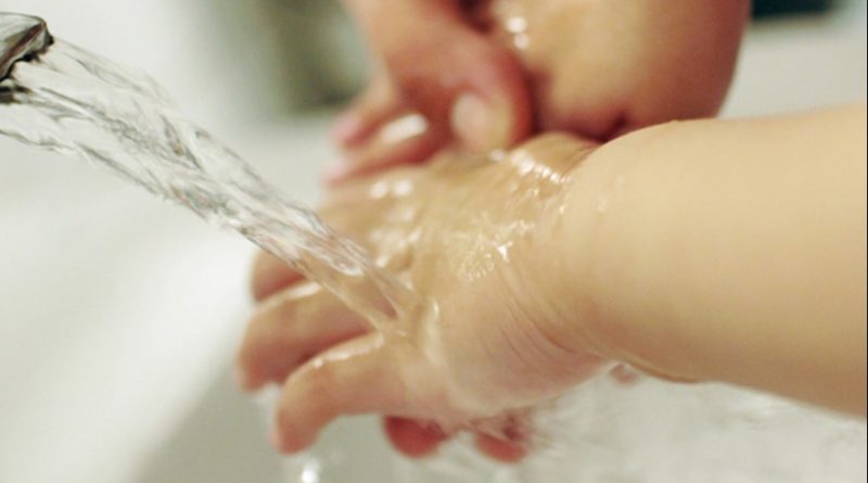 En territorio bonaerense podrán salir hasta dos niños para hacer compras de cercanía, con tapaboca y alcohol en gel