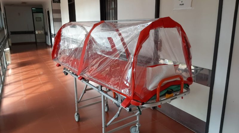 Nueva camilla de traslado de pacientes con Covid-19 para el hospital local