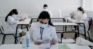 El Gobierno oficializó la extensión del Dispo y priorizó el retorno a clases presenciales