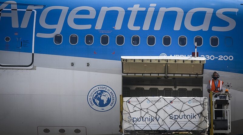 Llegó el vuelo de Aerolíneas Argentinas con 300 mil dosis de la vacuna Sputnik V