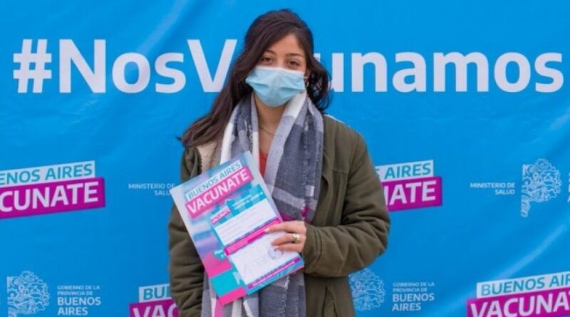 Una adolescente de Leandro N. Alem se convirtió en la vacunada mas joven