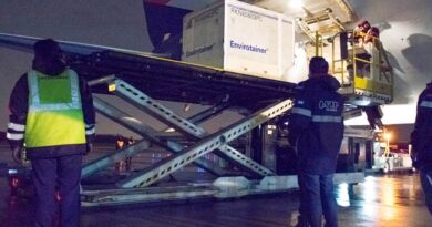 Llegaron más de 1,3 millón de dosis de la vacuna AstraZeneca desde Estados Unidos