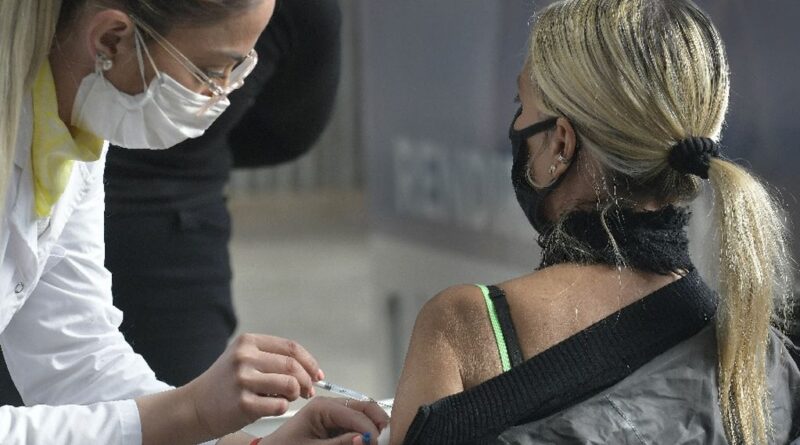 Cómo serán los ensayos que buscan una vacuna única contra coronavirus, gripe y bronquiolitis