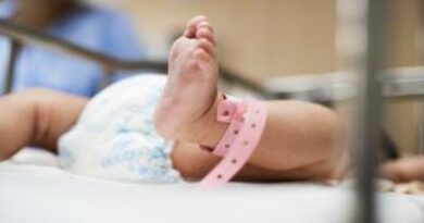 Disminuyó la mortalidad infantil, pero aumentó la materna