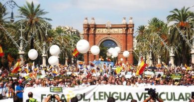 Una multitud se manifestó en Barcelona a favor del idioma castellano en las escuelas