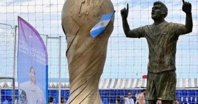 Presentaron la primera estatua de Messi como campeón del mundo en Mar del Plata
