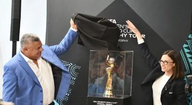 La AFA presentó el trofeo del Mundial femenino que recorrerá 32 países