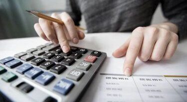 El Gobierno oficializó el aumento del piso de Ganancias
