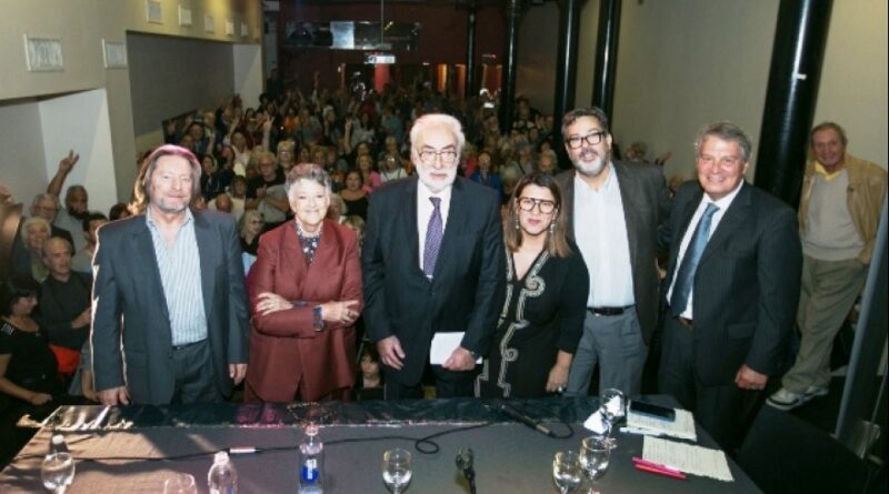 Especialistas coinciden en que hay causales suficientes para impulsar el juicio político contra Milei