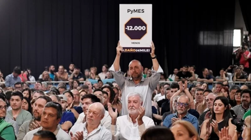 Kicillof propuso la creación de un «gran frente” que impulse un modelo alternativo