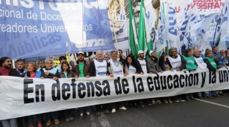 Docentes universitarios convocan a nueva Marcha Federal y paro de 48 horas Docentes universitarios convocan a nueva Marcha Federal y paro de 48 horas