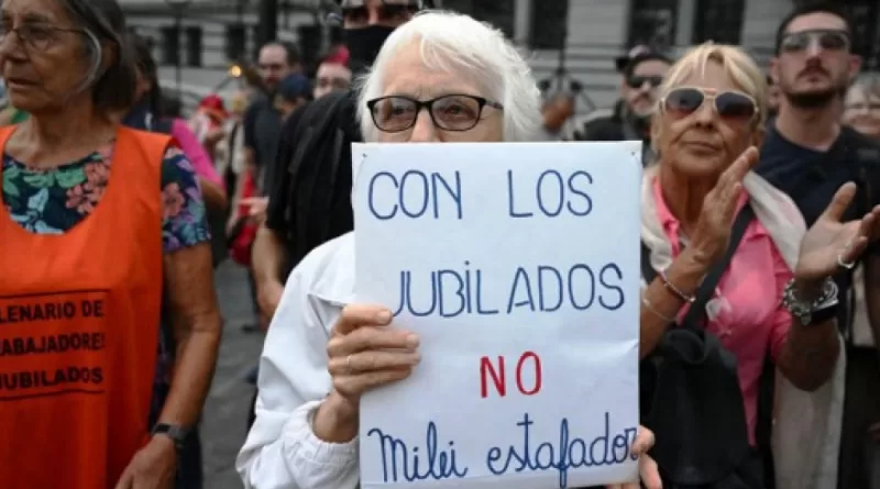 Informe CEPA: Lo que los jubilados pierden mensualmente por el veto de Milei al aumento y al bono