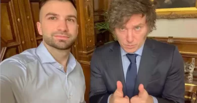 Caso $LIBRA: peritos oficiales hallaron copias de un borrador de “acuerdo confidencial” entre Milei y Hayden Davis